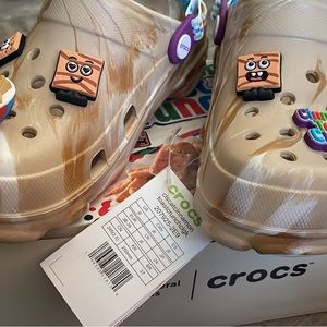 Cinnamon toast crunch crocs size 8W